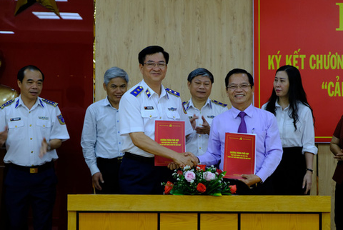Cảnh sát biển ký kết đồng hành với ngư dân - Ảnh 1. Cảnh sát biển ký kết đồng hành với ngư dân - Ảnh 1.