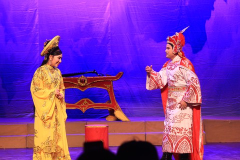 Thiếu người đi… bồi dưỡng nghiệp vụ biểu diễn cải lương - Ảnh 8. Thiếu người đi… bồi dưỡng nghiệp vụ biểu diễn cải lương - Ảnh 8.