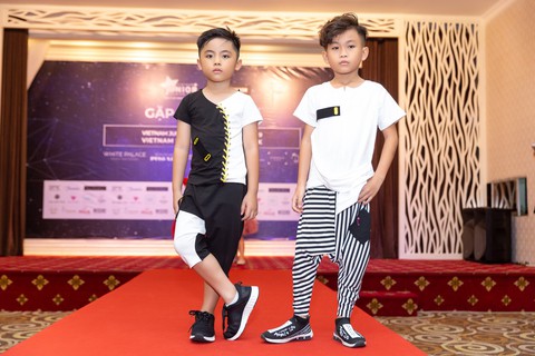 Lần đầu ra mắt tuần lễ thời trang dành cho người mẫu chuyên nghiệp - Ảnh 5. Lần đầu ra mắt tuần lễ thời trang dành cho người mẫu chuyên nghiệp - Ảnh 5.
