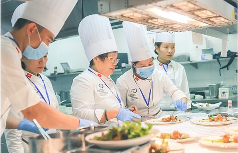 Chân dung người đầu bếp nấu yến tiệc cho nguyên thủ - Ảnh 4. Chân dung người đầu bếp nấu yến tiệc cho nguyên thủ - Ảnh 4.