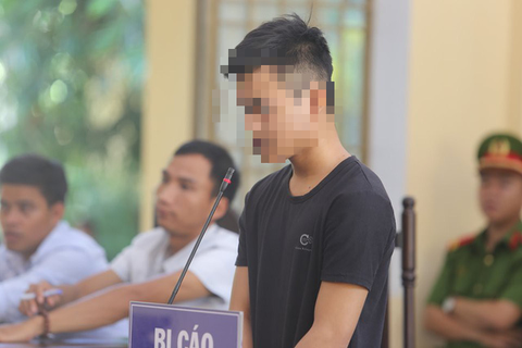 Nam sinh lớp 10 đâm chết bạn lúc can ngăn cãi vã, nhận 5 năm tù - Ảnh 1. Nam sinh lớp 10 đâm chết bạn lúc can ngăn cãi vã, nhận 5 năm tù - Ảnh 1.
