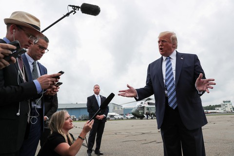Rời Nhà Trắng đi nghỉ hè 1 tuần, ông Trump vẫn vận động tái tranh cử - Ảnh 1. Rời Nhà Trắng đi nghỉ hè 1 tuần, ông Trump vẫn vận động tái tranh cử - Ảnh 1.