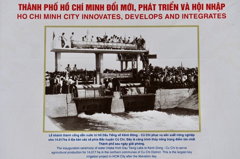 Nhìn lại công cuộc đổi mới TP.HCM tại triển lãm thực hiện Di chúc Bác Hồ - Ảnh 6. Nhìn lại công cuộc đổi mới TP.HCM tại triển lãm thực hiện Di chúc Bác Hồ - Ảnh 6.