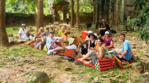 Campuchia cấm ăn uống trong khu đền Angkor Wat - Ảnh 1. Campuchia cấm ăn uống trong khu đền Angkor Wat - Ảnh 1.