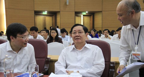 Bộ trưởng Bộ Nội vụ: ‘Quy định cam kết có chứng chỉ khi tuyển dụng hết sức vô lý’ - Ảnh 1. Bộ trưởng Bộ Nội vụ: ‘Quy định cam kết có chứng chỉ khi tuyển dụng hết sức vô lý’ - Ảnh 1.