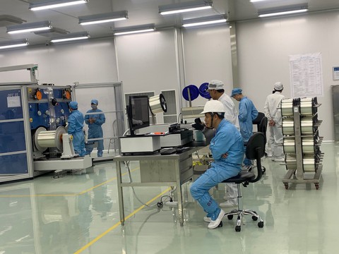 Việt Nam có nhà máy sản xuất sợi quang đầu tiên của Đông Nam Á - Ảnh 1. Việt Nam có nhà máy sản xuất sợi quang đầu tiên của Đông Nam Á - Ảnh 1.