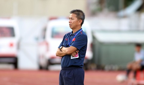 Bị hỏi có từ chức, HLV Hoàng Anh Tuấn đáp: Tôi nên nghe lời bạn hay nghe theo ai? - Ảnh 2. Bị hỏi có từ chức, HLV Hoàng Anh Tuấn đáp: Tôi nên nghe lời bạn hay nghe theo ai? - Ảnh 2.