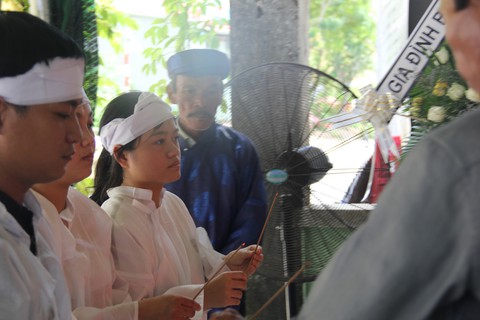 Mẹ không còn, em không biết dựa ai để đến trường - Ảnh 4. Mẹ không còn, em không biết dựa ai để đến trường - Ảnh 4.