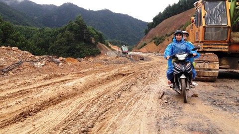 Vướng giải tỏa 11,5km đường, trả lãi vay 66 triệu USD mỗi năm - Ảnh 1. Vướng giải tỏa 11,5km đường, trả lãi vay 66 triệu USD mỗi năm - Ảnh 1.