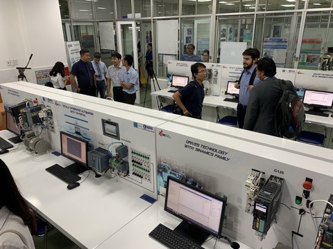 Nhà máy thông minh trong trường đại học - Ảnh 1. Nhà máy thông minh trong trường đại học - Ảnh 1.