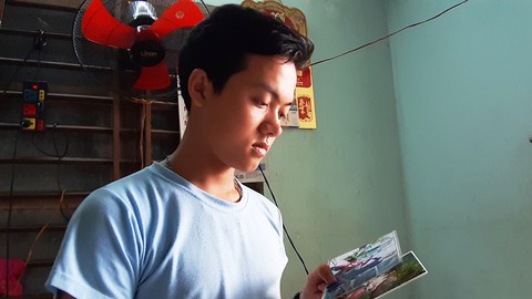 Vững chân trên đường đời chông chênh - Ảnh 1. Vững chân trên đường đời chông chênh - Ảnh 1.