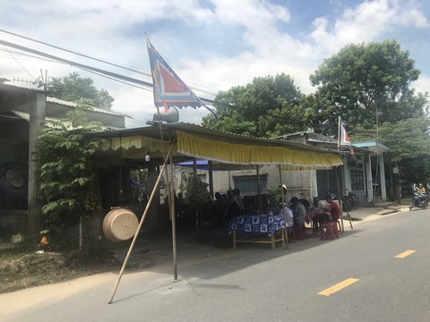 Mẹ không còn, em không biết dựa ai để đến trường - Ảnh 3. Mẹ không còn, em không biết dựa ai để đến trường - Ảnh 3.
