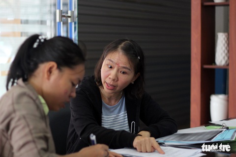 Giao thanh tra giải quyết dứt điểm vụ cô giáo quỳ trước UBND tỉnh - Ảnh 1. Giao thanh tra giải quyết dứt điểm vụ cô giáo quỳ trước UBND tỉnh - Ảnh 1.