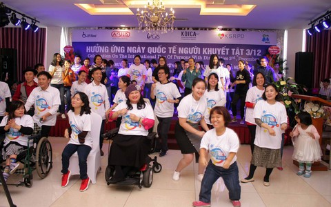 Người đẹp có đôi chân siêu ngắn - Ảnh 1. Người đẹp có đôi chân siêu ngắn - Ảnh 1.