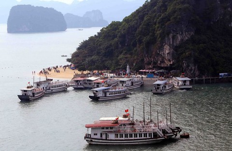 Quảng Ninh ngừng sử dụng sản phẩm nhựa dùng một lần trên vịnh Hạ Long - Ảnh 1. Quảng Ninh ngừng sử dụng sản phẩm nhựa dùng một lần trên vịnh Hạ Long - Ảnh 1.