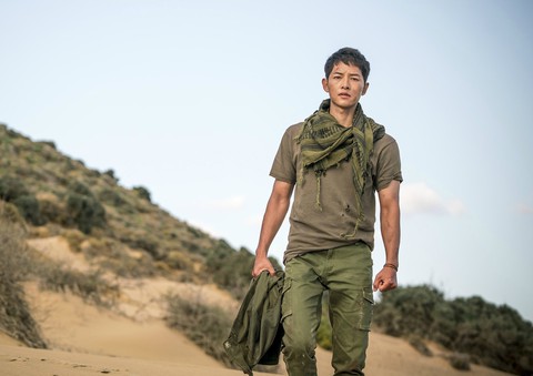 Ly hôn xong, Song Joong Ki vô top ‘nam thần một mí’ - Ảnh 2. Ly hôn xong, Song Joong Ki vô top ‘nam thần một mí’ - Ảnh 2.