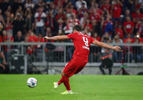 VAR và Lewandowski giúp Bayern Munich thoát thua trước Hertha Berlin - Ảnh 4. VAR và Lewandowski giúp Bayern Munich thoát thua trước Hertha Berlin - Ảnh 4.