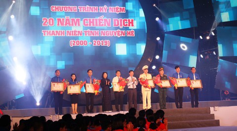 70 triệu lượt thanh niên tham gia tình nguyện suốt 20 năm qua - Ảnh 2. 70 triệu lượt thanh niên tham gia tình nguyện suốt 20 năm qua - Ảnh 2.