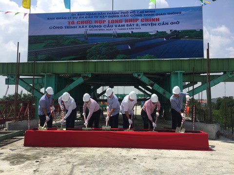 TP.HCM hợp long cầu Vàm Sát 2, dân Cần Giờ háo hức chờ cầu mới - Ảnh 1. TP.HCM hợp long cầu Vàm Sát 2, dân Cần Giờ háo hức chờ cầu mới - Ảnh 1.