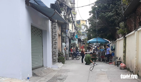 Tử vong vì bị dây điện rơi trúng khi đang uống cà phê tại quận Tân Bình - Ảnh 2. Tử vong vì bị dây điện rơi trúng khi đang uống cà phê tại quận Tân Bình - Ảnh 2.