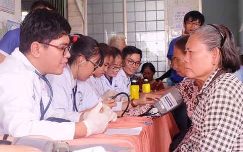20 năm - gạch nối từ câu chuyện tình nguyện - Ảnh 3. 20 năm - gạch nối từ câu chuyện tình nguyện - Ảnh 3.