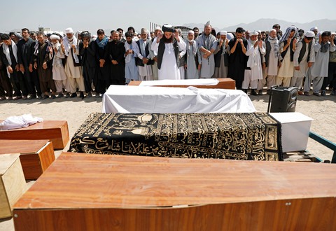 Bom nổ giữa đám cưới ở thủ đô Afghanistan, 63 người thiệt mạng - Ảnh 1. Bom nổ giữa đám cưới ở thủ đô Afghanistan, 63 người thiệt mạng - Ảnh 1.
