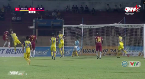 Thua đậm SLNA 1-4, Khánh Hòa cận kề bờ vực rớt hạng - Ảnh 1. Thua đậm SLNA 1-4, Khánh Hòa cận kề bờ vực rớt hạng - Ảnh 1.