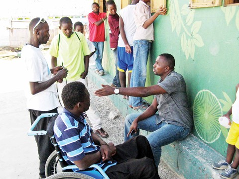 Xây hi vọng cho trẻ Haiti trên nền một bãi rác - Ảnh 1. Xây hi vọng cho trẻ Haiti trên nền một bãi rác - Ảnh 1.