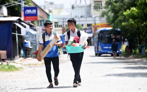 Đốm sáng trong ngôi nhà tăm tối - Ảnh 8. Đốm sáng trong ngôi nhà tăm tối - Ảnh 8.