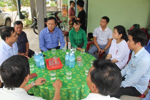 Cô bé mồ côi mẹ giữa mùa Vu lan được hỗ trợ xe máy, học bổng - Ảnh 2. Cô bé mồ côi mẹ giữa mùa Vu lan được hỗ trợ xe máy, học bổng - Ảnh 2.