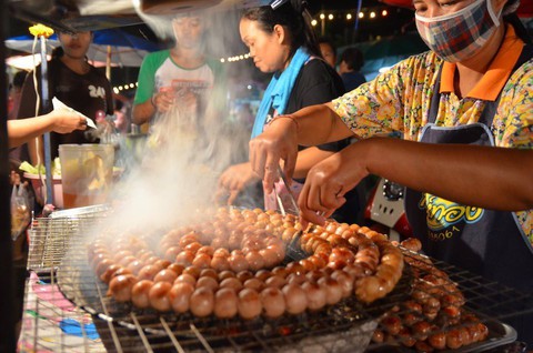 Thái Lan làm sạch thức ăn đường phố để hút du lịch - Ảnh 2. Thái Lan làm sạch thức ăn đường phố để hút du lịch - Ảnh 2.