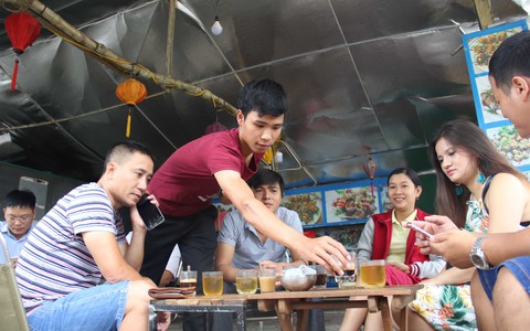 Đốm sáng trong ngôi nhà tăm tối - Ảnh 2. Đốm sáng trong ngôi nhà tăm tối - Ảnh 2.