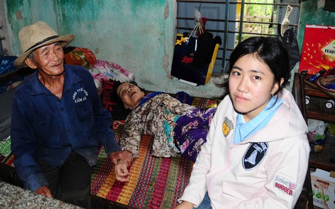 Tiếp sức đến trường trao học bổng nóng: Em sẽ vào trường ngay ngày mai - Ảnh 1. Tiếp sức đến trường trao học bổng nóng: Em sẽ vào trường ngay ngày mai - Ảnh 1.