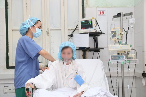 Bệnh viện Việt Đức ghép tạng cùng lúc cho 5 bệnh nhân - Ảnh 2. Bệnh viện Việt Đức ghép tạng cùng lúc cho 5 bệnh nhân - Ảnh 2.