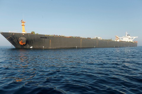 Mỹ đòi bắt giữ, tàu dầu Iran vẫn ung dung rời Gibraltar - Ảnh 1. Mỹ đòi bắt giữ, tàu dầu Iran vẫn ung dung rời Gibraltar - Ảnh 1.