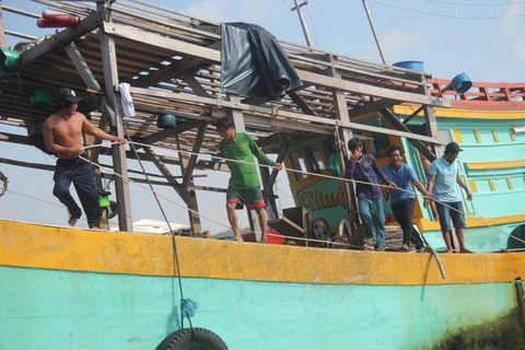Ngư dân Việt Nam kể chuyện cứu 22 thuyền viên Philippines bị tàu Trung Quốc đâm - Ảnh 5. Ngư dân Việt Nam kể chuyện cứu 22 thuyền viên Philippines bị tàu Trung Quốc đâm - Ảnh 5.