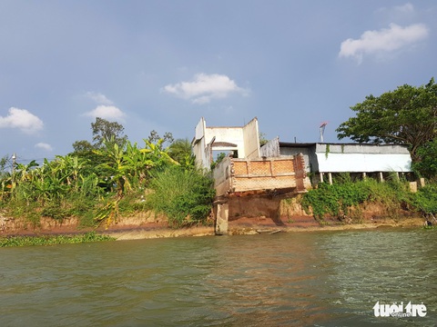 Hà bá lại đe dọa tỉnh lộ 953, An Giang ban bố tình huống khẩn cấp - Ảnh 1. Hà bá lại đe dọa tỉnh lộ 953, An Giang ban bố tình huống khẩn cấp - Ảnh 1.