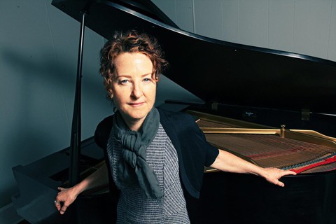 Myra Melford mang những âm thanh của Trắng & Đen đến TP.HCM - Ảnh 3. Myra Melford mang những âm thanh của Trắng & Đen đến TP.HCM - Ảnh 3.