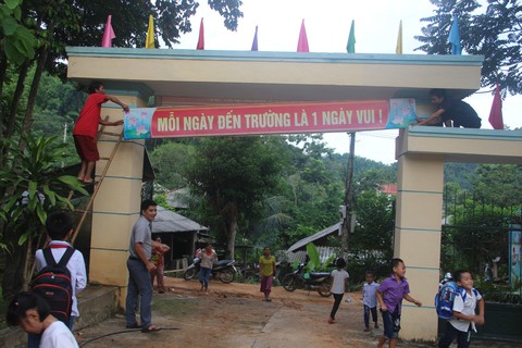 Học trò vùng lũ Na Mèo rộn ràng ngày tựu trường - Ảnh 2. Học trò vùng lũ Na Mèo rộn ràng ngày tựu trường - Ảnh 2.