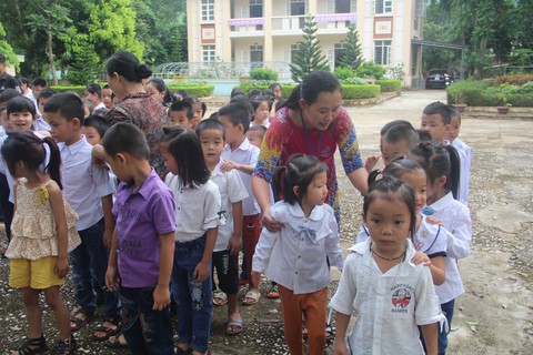 Học trò vùng lũ Na Mèo rộn ràng ngày tựu trường - Ảnh 6. Học trò vùng lũ Na Mèo rộn ràng ngày tựu trường - Ảnh 6.