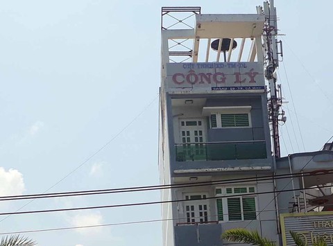 Thiếu gia nổi tiếng xứ Cà Mau khoe hàng xấp tiền USD trên mạng - Ảnh 3. Thiếu gia nổi tiếng xứ Cà Mau khoe hàng xấp tiền USD trên mạng - Ảnh 3.