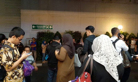 Động đất làm rung chuyển Indonesia, cảnh báo sóng thần cao 3m - Ảnh 3. Động đất làm rung chuyển Indonesia, cảnh báo sóng thần cao 3m - Ảnh 3.