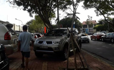 Đậu xe kiểu này coi có được không? - Ảnh 2. Đậu xe kiểu này coi có được không? - Ảnh 2.
