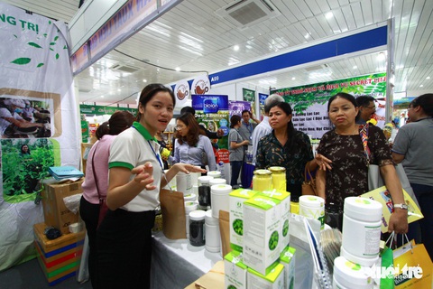 Hội chợ ở Đà Nẵng quy tụ nhiều doanh nghiệp quốc tế - Ảnh 1. Hội chợ ở Đà Nẵng quy tụ nhiều doanh nghiệp quốc tế - Ảnh 1.