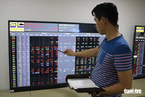 Chứng khoán Việt Nam đỏ lửa sau đòn thuế mới vào hàng Trung Quốc - Ảnh 1. Chứng khoán Việt Nam đỏ lửa sau đòn thuế mới vào hàng Trung Quốc - Ảnh 1.