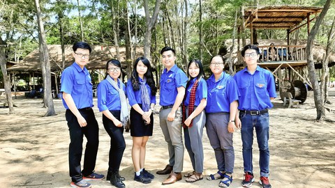 Thủ khoa ĐH Y dược TP.HCM: Có những điều con trẻ không bao giờ kể... - Ảnh 1. Thủ khoa ĐH Y dược TP.HCM: Có những điều con trẻ không bao giờ kể... - Ảnh 1.