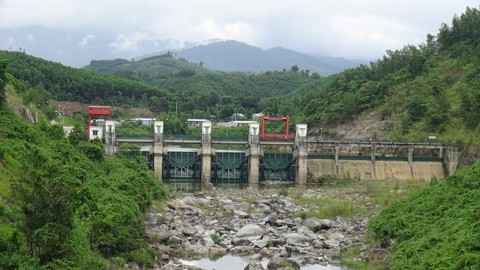 Sông nhiễm mặn nghiêm trọng, nhiều nơi tại Đà Nẵng lại mất nước - Ảnh 3. Sông nhiễm mặn nghiêm trọng, nhiều nơi tại Đà Nẵng lại mất nước - Ảnh 3.