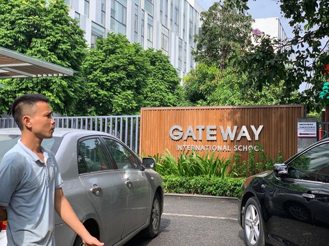 Người đưa đón học sinh Trường Gateway mời luật sư bảo vệ quyền lợi - Ảnh 1. Người đưa đón học sinh Trường Gateway mời luật sư bảo vệ quyền lợi - Ảnh 1.