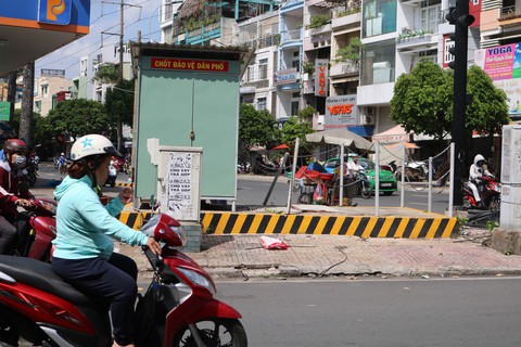 TP.HCM: nhiều chốt bảo vệ dân phố, dân phòng để chơi không - Ảnh 3. TP.HCM: nhiều chốt bảo vệ dân phố, dân phòng để chơi không - Ảnh 3.