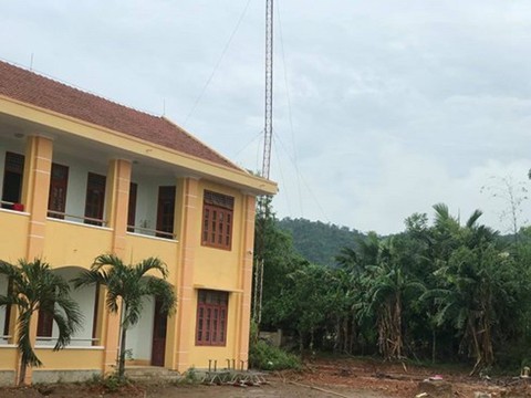 Tháo dỡ cột ăngten, hai nhân viên đài truyền hình rơi xuống chết - Ảnh 1. Tháo dỡ cột ăngten, hai nhân viên đài truyền hình rơi xuống chết - Ảnh 1.